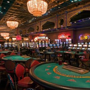 Galactic Gems slot interface showing reel symbols and payline structure
